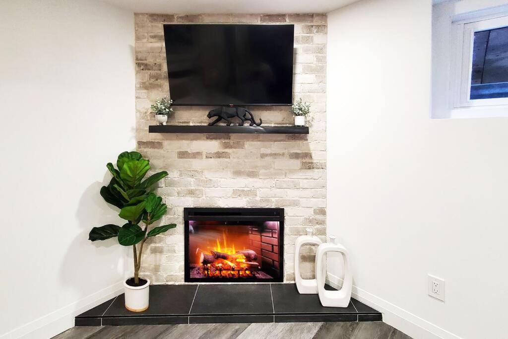 Renovated Guest Suite Near The Lake & High Park In Toronto! Exterior foto