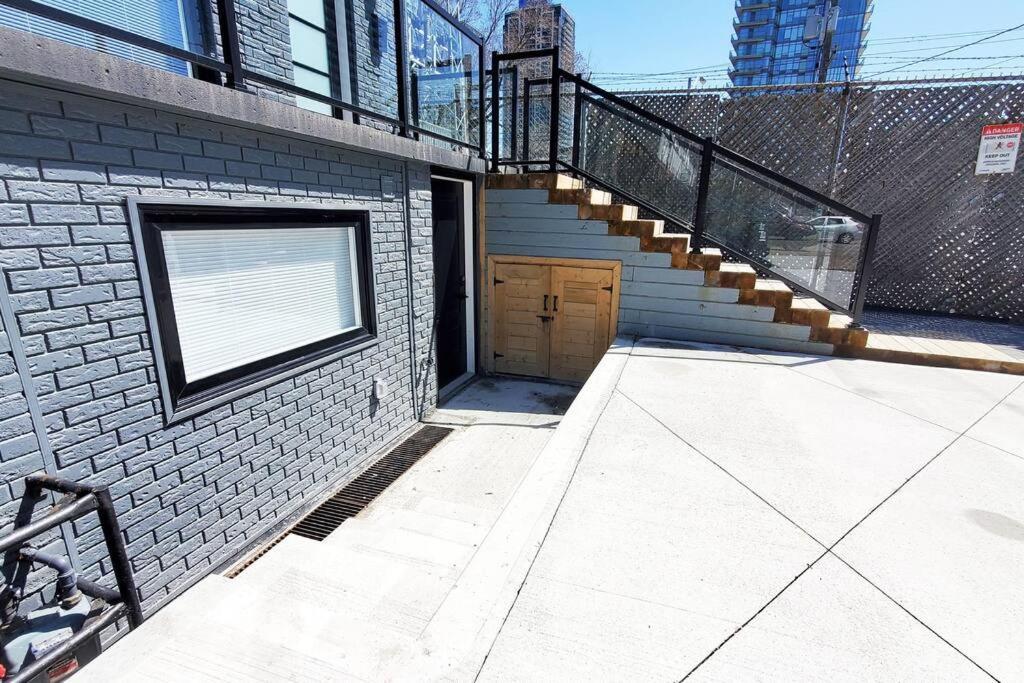 Renovated Guest Suite Near The Lake & High Park In Toronto! Exterior foto
