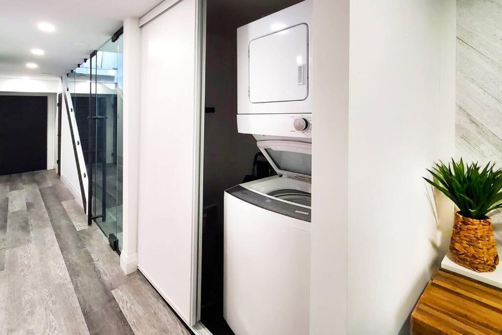 Renovated Guest Suite Near The Lake & High Park In Toronto! Exterior foto