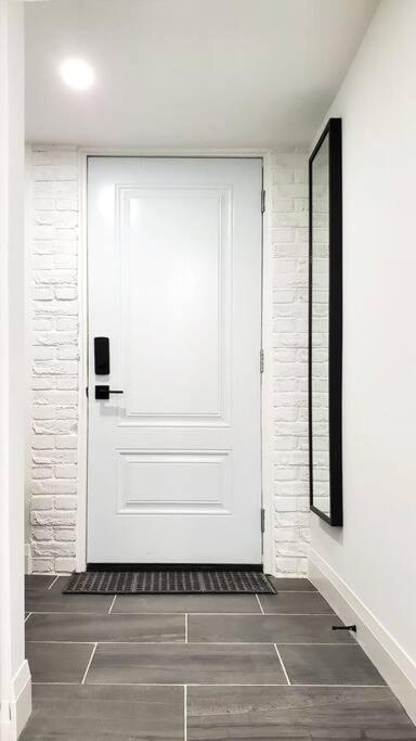 Renovated Guest Suite Near The Lake & High Park In Toronto! Exterior foto
